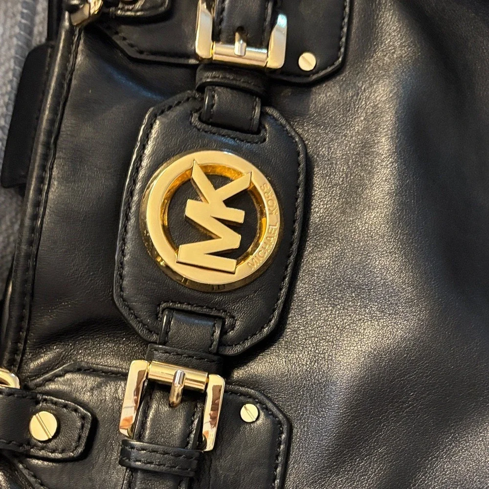 Michael Kors Hudson Black leather tote with Gold Accents-excellent condition! - Picture 10 of 12